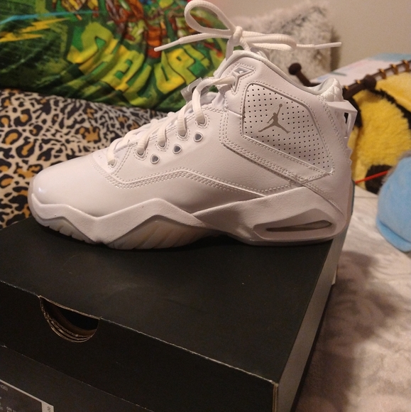 Sneakers - Picture 2 of 3